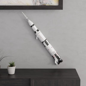 Wandhalterung kompatibel mit LEGO 92176 NASA Apollo im 55 ° Winkel
